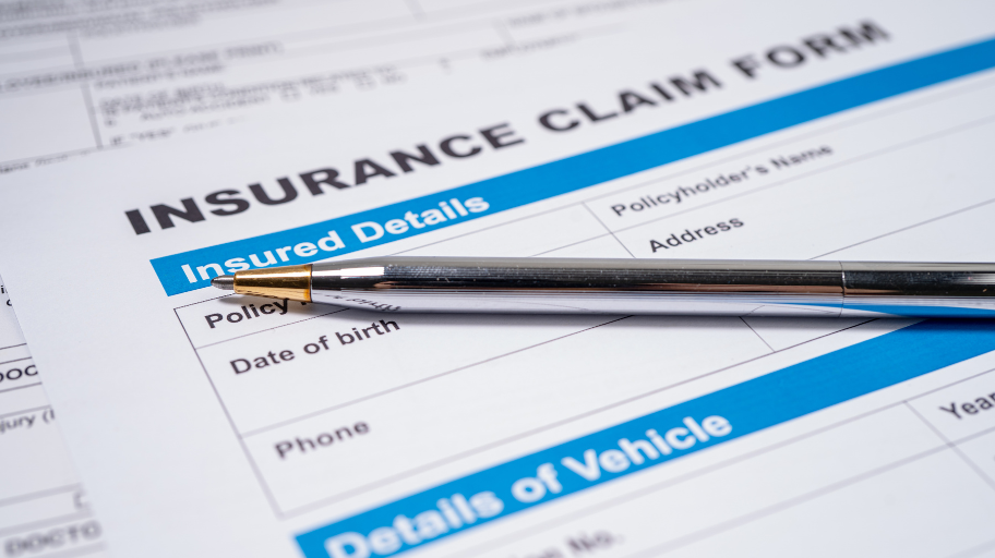 Navigating Insurance Claims - image Blog - MakVik